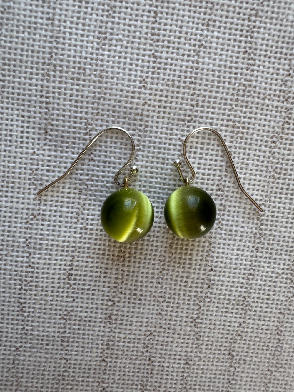 Vintage Green Cat's Eye Drop Earrings - Picture 4 of 5